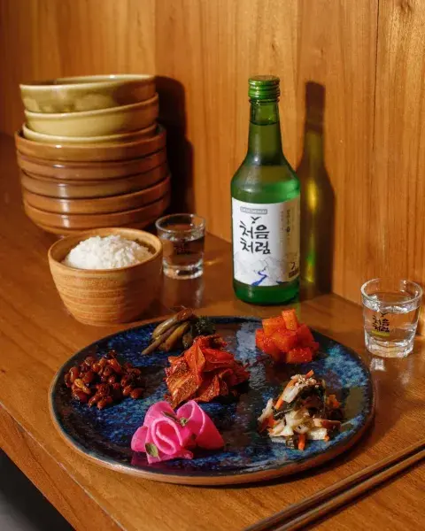 Banchan y arroz. Banchan y arroz.