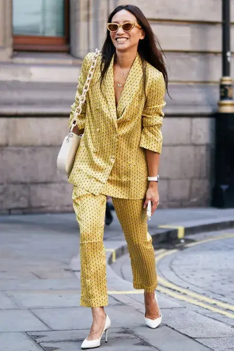 Conjunto tipo pijama, una tendencia que pisa fuerte esta temporada y queda súper chic.