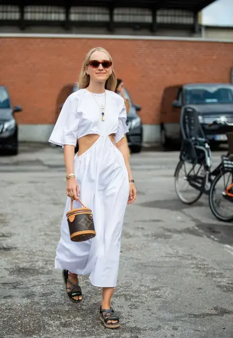 Vestido blanco cut out. Fresco y canchero. Vestido blanco cut out. Fresco y canchero.