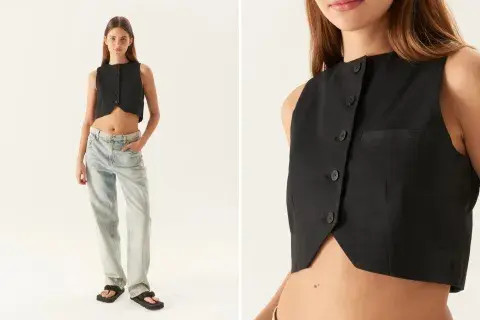 En plan chaleco, este top de cuello cerrado y botones nos encantó. Es de Furzai. Sobre todo con el detalle triangular de la parte delantera. En plan chaleco, este top de cuello cerrado y botones nos encantó. Es de Furzai. Sobre todo con el detalle triangular de la parte delantera.