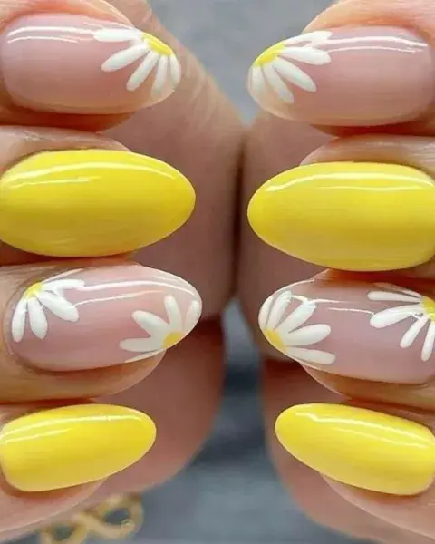 Combinando el diseño con un tono pleno, el amarillo es el color del verano.