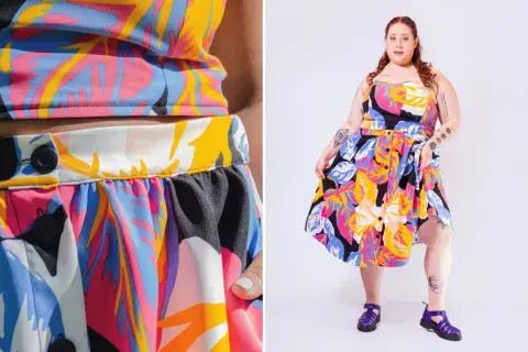 Con botones y cintura media, Falda Malala Leafy Black tiene un estampado increíble y es súper combinable. Es de Buena Jarana. Con botones y cintura media, Falda Malala Leafy Black tiene un estampado increíble y es súper combinable. Es de Buena Jarana.