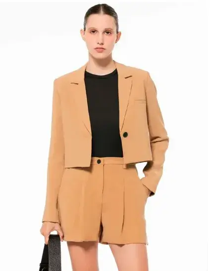 Blazer crop y bermuda, Ayres $97.318 y $45.278 Blazer crop y bermuda, Ayres $97.318 y $45.278