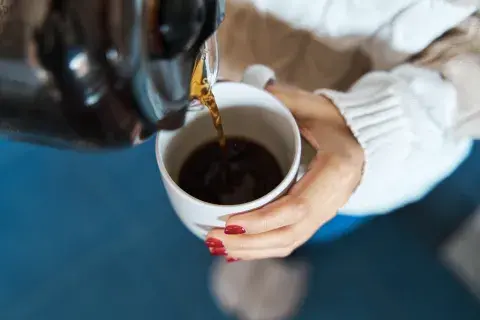 El consumo sugerido es de 3 a 5 tazas diarias de café, excepto en algunos casos. El consumo sugerido es de 3 a 5 tazas diarias de café, excepto en algunos casos.