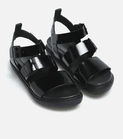 Sandalias charoladas, Febo $55.000 Sandalias charoladas, Febo $55.000