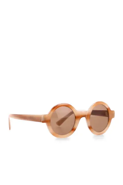 Clásicos anteojos de la marca, de forma redonda, confeccionados 100% en acetato italiano con lentes con filtro UV. 