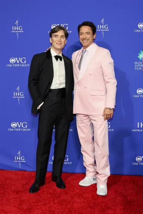 Cillian Murphy y Robert Downey Jr. en la alfombra roja de Palm Springs Film Festival. Cillian Murphy y Robert Downey Jr. en la alfombra roja de Palm Springs Film Festival.