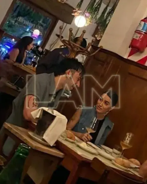La foto que confirmaría el romance de Lali Espósito y Pedro Rosemblat. La foto que confirmaría el romance de Lali Espósito y Pedro Rosemblat.
