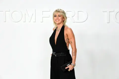 Miley Cyrus adoptó este icónico corte de pelo para acompañar su etapa más rockera. Miley Cyrus adoptó este icónico corte de pelo para acompañar su etapa más rockera.