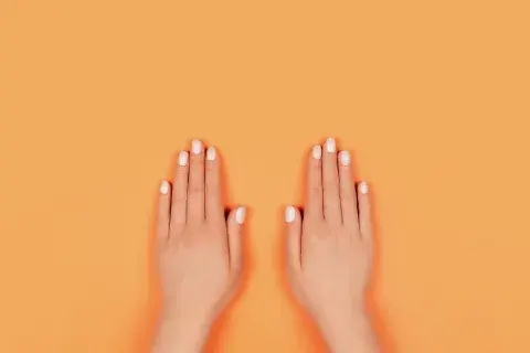 Colores de uñas para lucir más tu piel bronceada. Colores de uñas para lucir más tu piel bronceada.