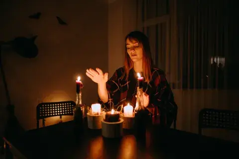 Estos son los rituales con velas para atraer buena energía durante el año bisiesto. Estos son los rituales con velas para atraer buena energía durante el año bisiesto.