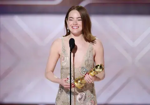 La alegría de Emma Stone al ganar como mejor actriz en los Golden Globes 2024.