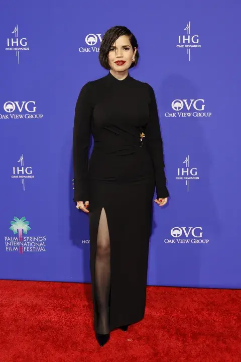 America Ferrera en la alfombra roja de Palm Springs Film Festival. America Ferrera en la alfombra roja de Palm Springs Film Festival.