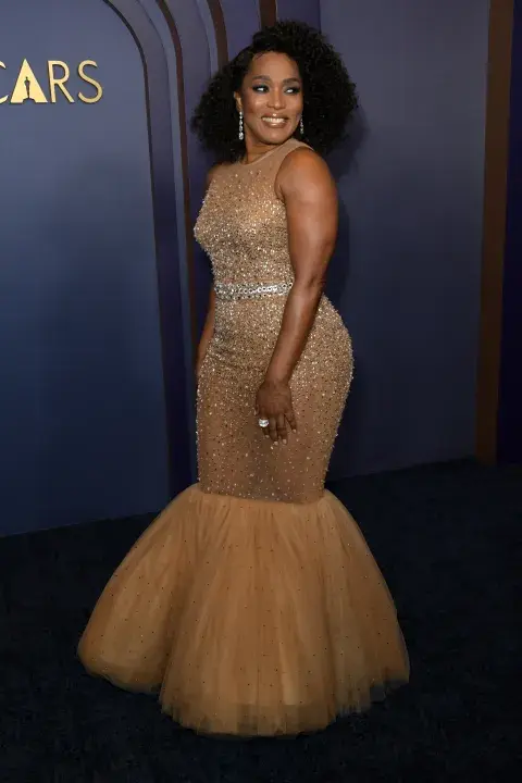 Angela Bassett en la alfombra roja de los Governors Awards 2024.
