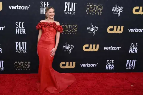 La actriz llegó a la red carpet con un diseño que soprendió a todos La actriz llegó a la red carpet con un diseño que soprendió a todos