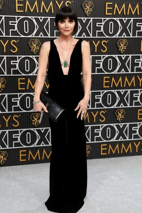 Christina Ricci en la alfombra roja de los Premios Emmy 2023. Christina Ricci en la alfombra roja de los Premios Emmy 2023.