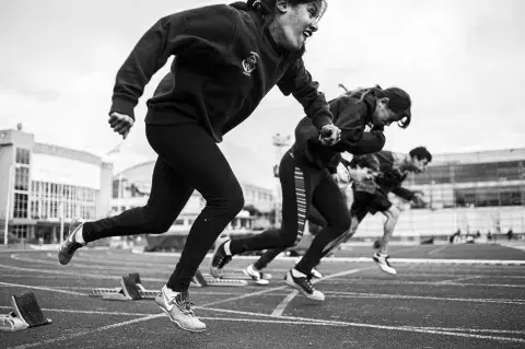 Yanina Martínez y el equipo de Atletismo de FADEPAC. CeNARD, C.A.B.A. Agosto 2016.