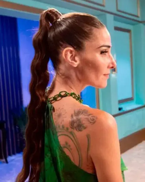 El look verde de Juana Viale en la mesaza. El look verde de Juana Viale en la mesaza.