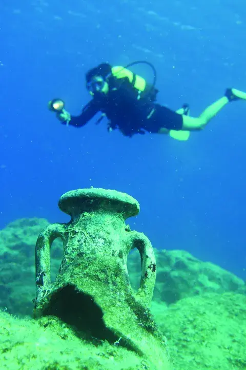 Julieta Frere, arqueóloga subacuática. Julieta Frere, arqueóloga subacuática.