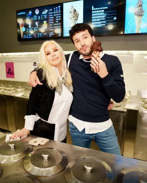Susana Giménez junto a Sebastián Yatra en el especial que realizaron para Telefe. Susana Giménez junto a Sebastián Yatra en el especial que realizaron para Telefe.