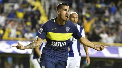 Junior Benítez jugó en Boca, Lanús, Argentinos Junior y Atlético Tucumán en el fútbol argentino. Junior Benítez jugó en Boca, Lanús, Argentinos Junior y Atlético Tucumán en el fútbol argentino.