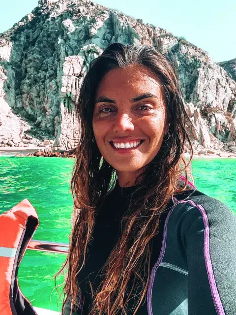 Martina Álvarez, ocean storyteller, documentalista e instructora de buceo. Martina Álvarez, ocean storyteller, documentalista e instructora de buceo.