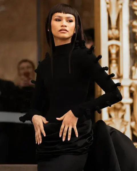 Zendaya causó furor con su nuevo corte de pelo. Zendaya causó furor con su nuevo corte de pelo.