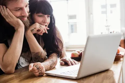 Las parejas DINK eligen compartir una vida juntos pero sin hijos Las parejas DINK eligen compartir una vida juntos pero sin hijos