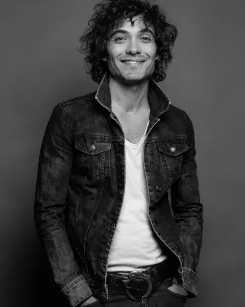 Martín Rodríguez, el actor argentino que interpreta a Rivi Ayala en Griselda. Martín Rodríguez, el actor argentino que interpreta a Rivi Ayala en Griselda.