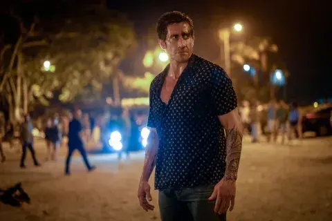 Jake Gyllenhaal interpreta a un ex peleador de la UFC en El duro. Jake Gyllenhaal interpreta a un ex peleador de la UFC en El duro.