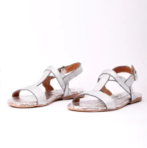 Sandalias metalizadas chatas, Regina Margherita $31.200 Sandalias metalizadas chatas, Regina Margherita $31.200