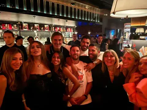 La foto que compartió Sofía Vergara junto a los Messi. La foto que compartió Sofía Vergara junto a los Messi.