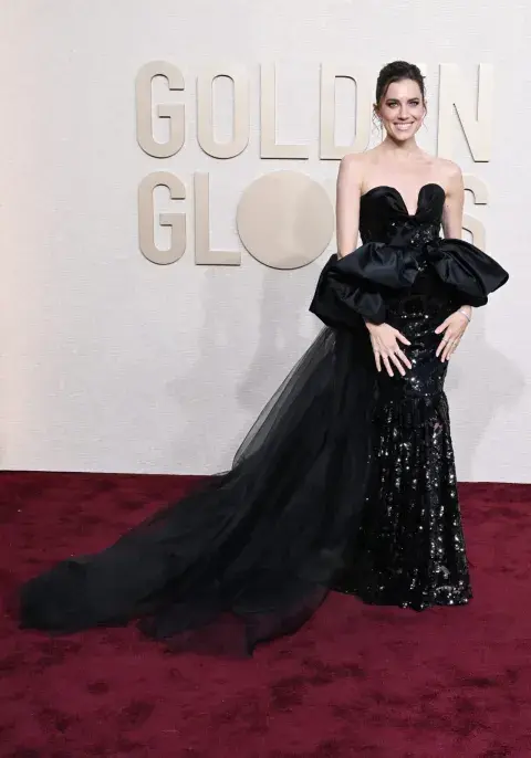 Allison Williams en la alfombra roja de los Golden Globes 2024. Allison Williams en la alfombra roja de los Golden Globes 2024.