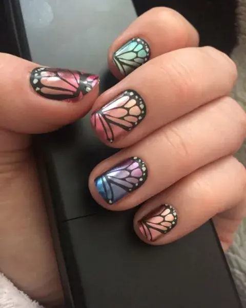 Inspirándote en las mariposas, un diseño que imite sus alitas. Inspirándote en las mariposas, un diseño que imite sus alitas.