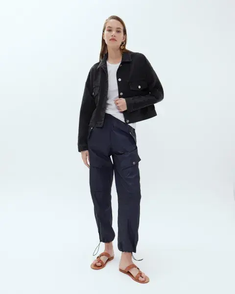 Con tiro alto y en color azul profundo, otra de las tendencias de la temporada. Este modelo es de @naum_oficial