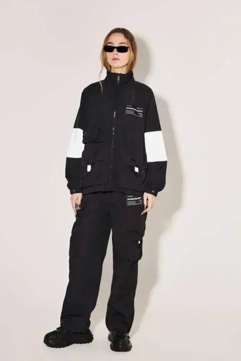 Campera deportiva de nylon con recortes reflex. @47street
