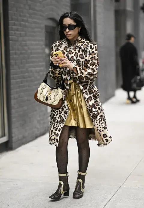 Tapado animal print de leopardo. Tapado animal print de leopardo.
