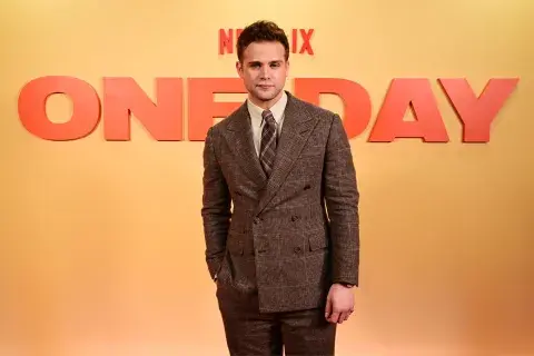 Leo Woodall da vida a Dexter en la nueva serie romántica de Netflix. Leo Woodall da vida a Dexter en la nueva serie romántica de Netflix.