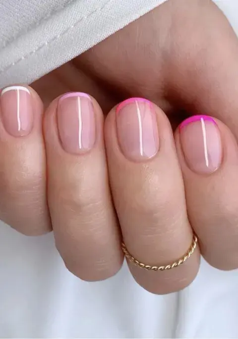 Esta versión del "baby french" cambia el blanco por un degradé en tonos rosas. Esta versión del "baby french" cambia el blanco por un degradé en tonos rosas.