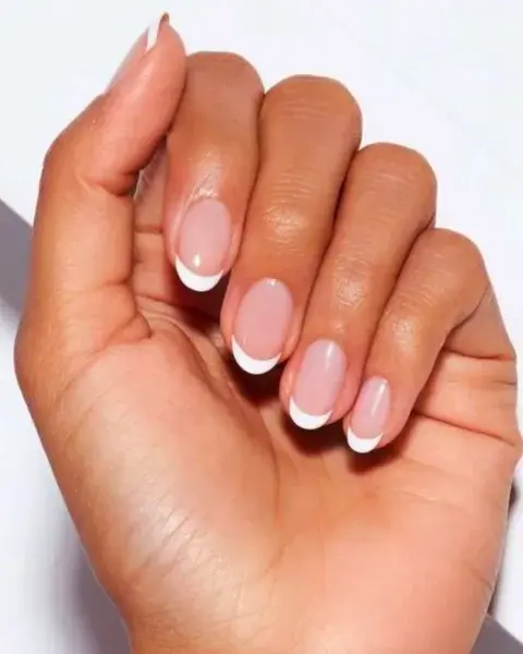 Las francesitas con esmalte blanco no fallan... ¡jamás! Las francesitas con esmalte blanco no fallan... ¡jamás!