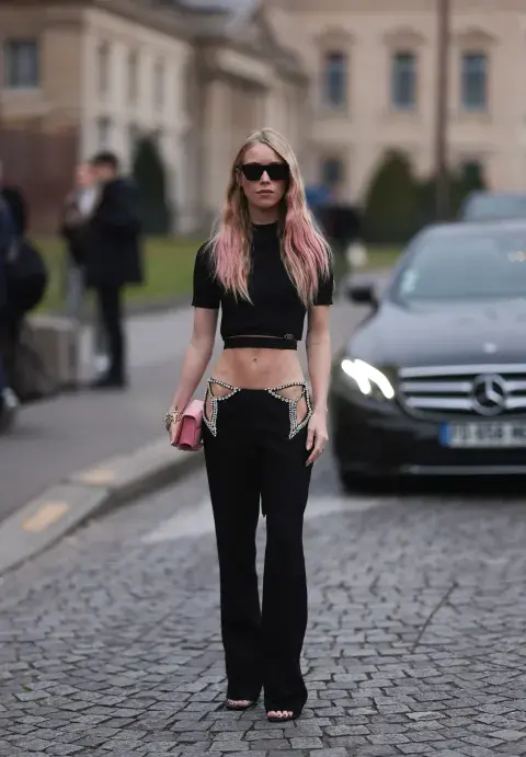 Cut out pant. Un look de noche con aberturas con strass. Cut out pant. Un look de noche con aberturas con strass.