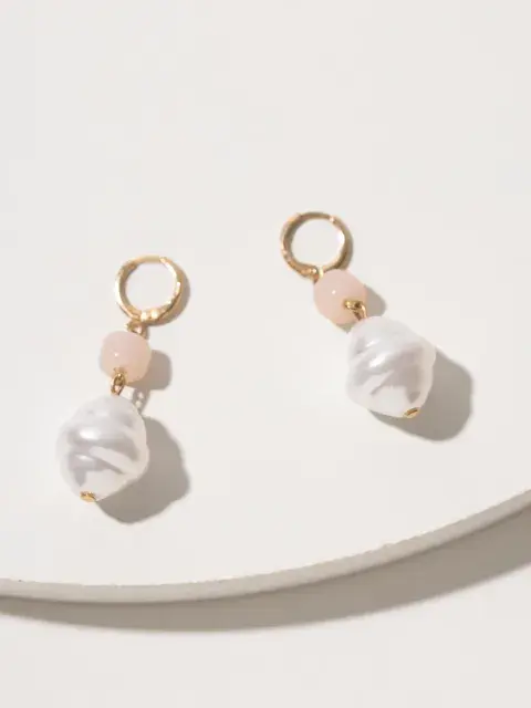 En aros. Quedan divinas en combinaciones con dorado y rosa, muy estética "coquette". Estos son de @viache_oficial En aros. Quedan divinas en combinaciones con dorado y rosa, muy estética "coquette". Estos son de @viache_oficial