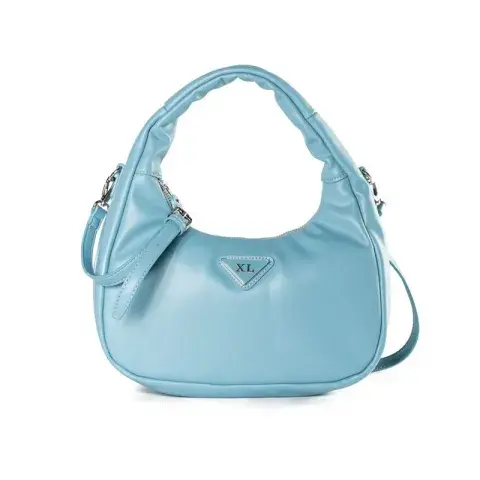 Un diseño bien redondeado y en color "baby blue", otra tendencia de la temporada. Es de @xlextralarge Un diseño bien redondeado y en color "baby blue", otra tendencia de la temporada. Es de @xlextralarge