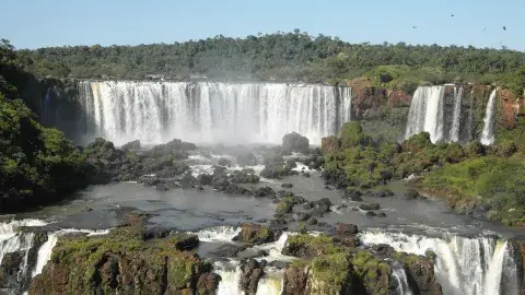 Desde infinidad de ángulos, las cataratas siempre son una postal Desde infinidad de ángulos, las cataratas siempre son una postal