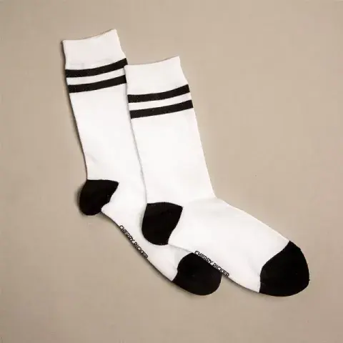 Medias deportivas con rayas, para combinar con sandalias o zapatos. @cherrypicker.ar