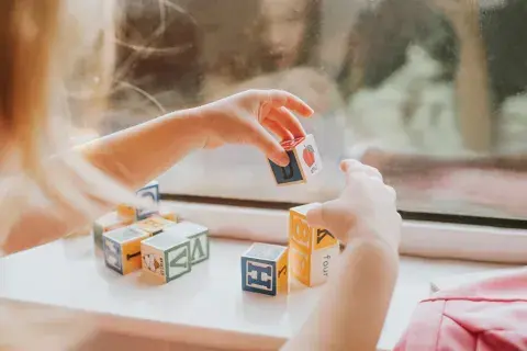 Los niños tienen que acostumbrarse a un lugar complemamente nuevo y con personas que no conoce: ¿cómo ayudarlos en el comienzo? Los niños tienen que acostumbrarse a un lugar complemamente nuevo y con personas que no conoce: ¿cómo ayudarlos en el comienzo?