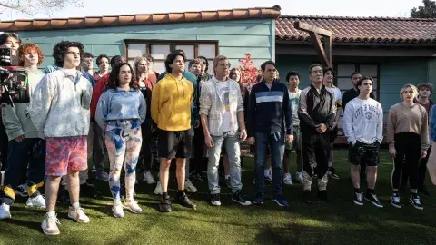 Netflix anuncia el comienzo de la producción de la temporada 6 de Cobra Kai. Netflix anuncia el comienzo de la producción de la temporada 6 de Cobra Kai.