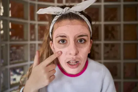 Adolescentes se filman y suben a redes los tratamientos de belleza que se realizan. Adolescentes se filman y suben a redes los tratamientos de belleza que se realizan.
