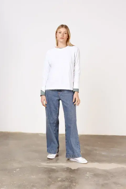 Si no estás segura de amar la tendencia "pata de elefante", este modelo es un punto intermedio porque tiene corte wide pero acampanado. @chc.choice