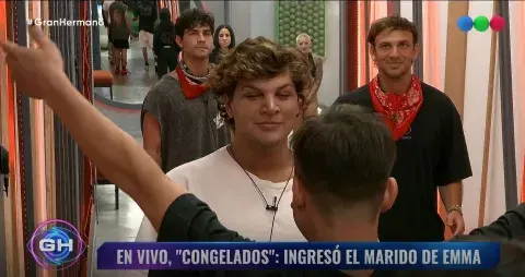 Emmanuel recibe la visita de su esposo en el Congelados de Gran Hermano. Emmanuel recibe la visita de su esposo en el Congelados de Gran Hermano.